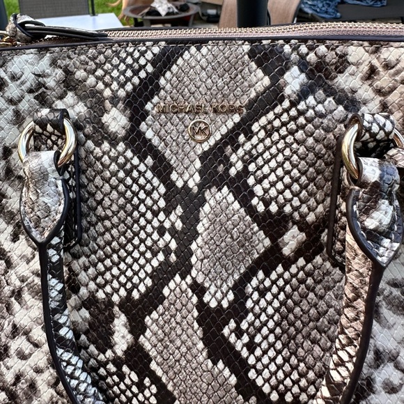 EUC Michael Kors Snakeskin Purse bundle - Picture 4 of 13
